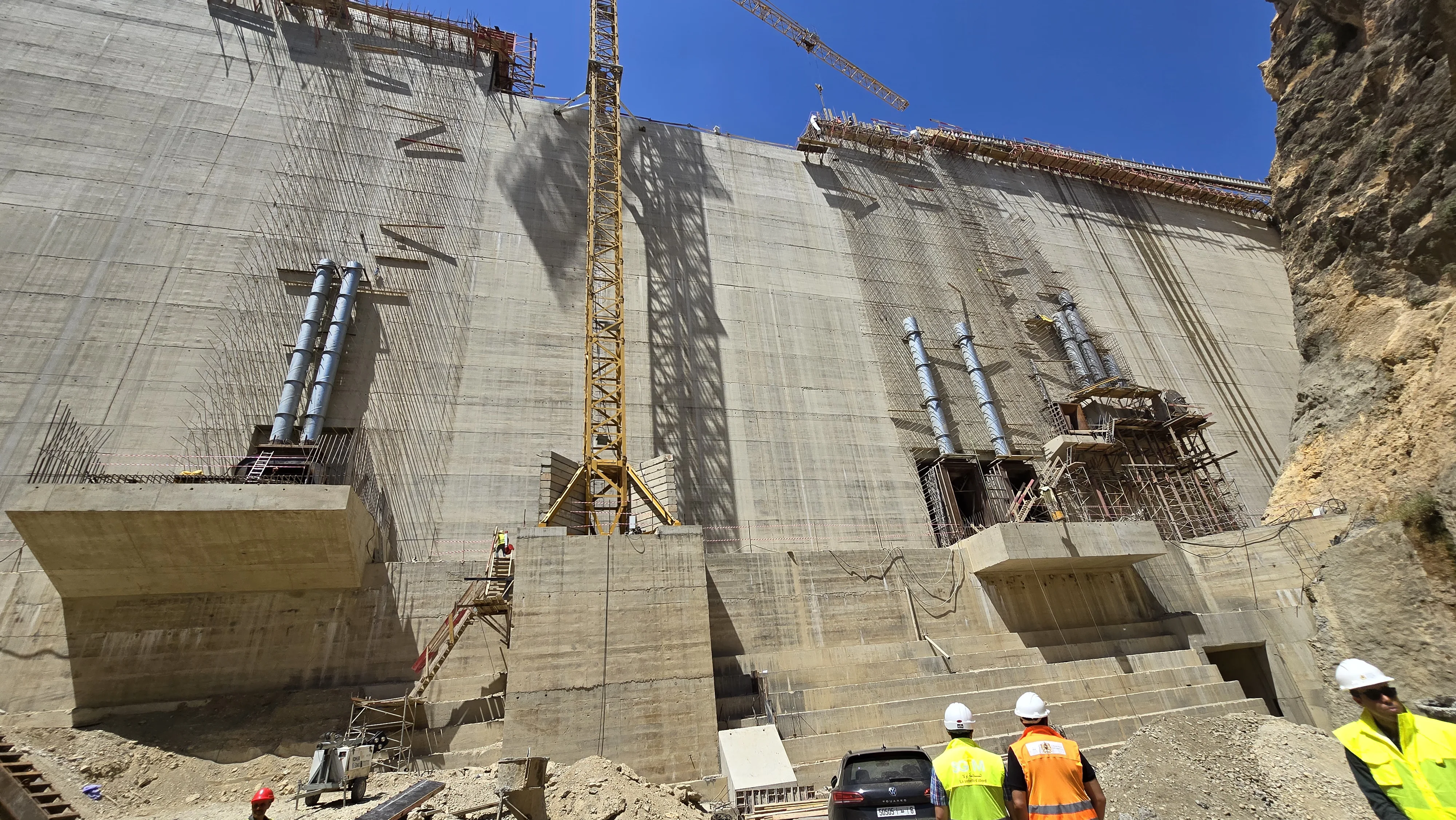 Dam gate installation - hydromechanical equipment