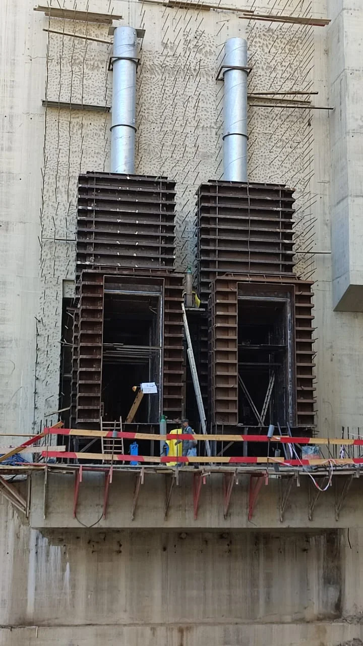 Dam gate installation - hydromechanical equipment